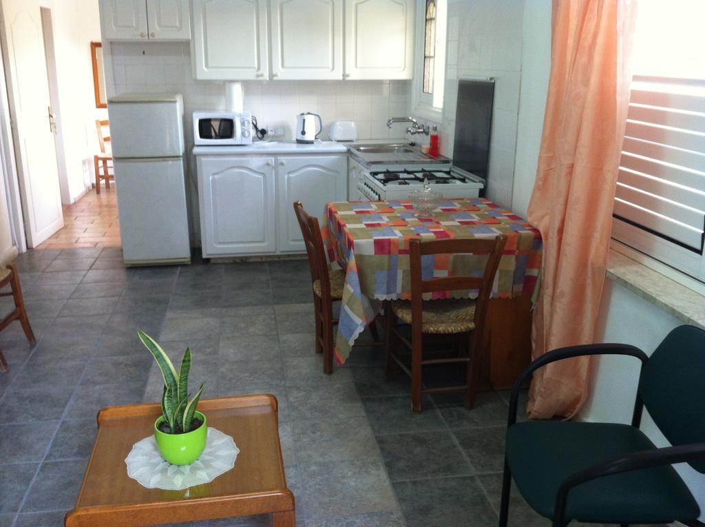 Valentinos House Villa Paphos Room photo