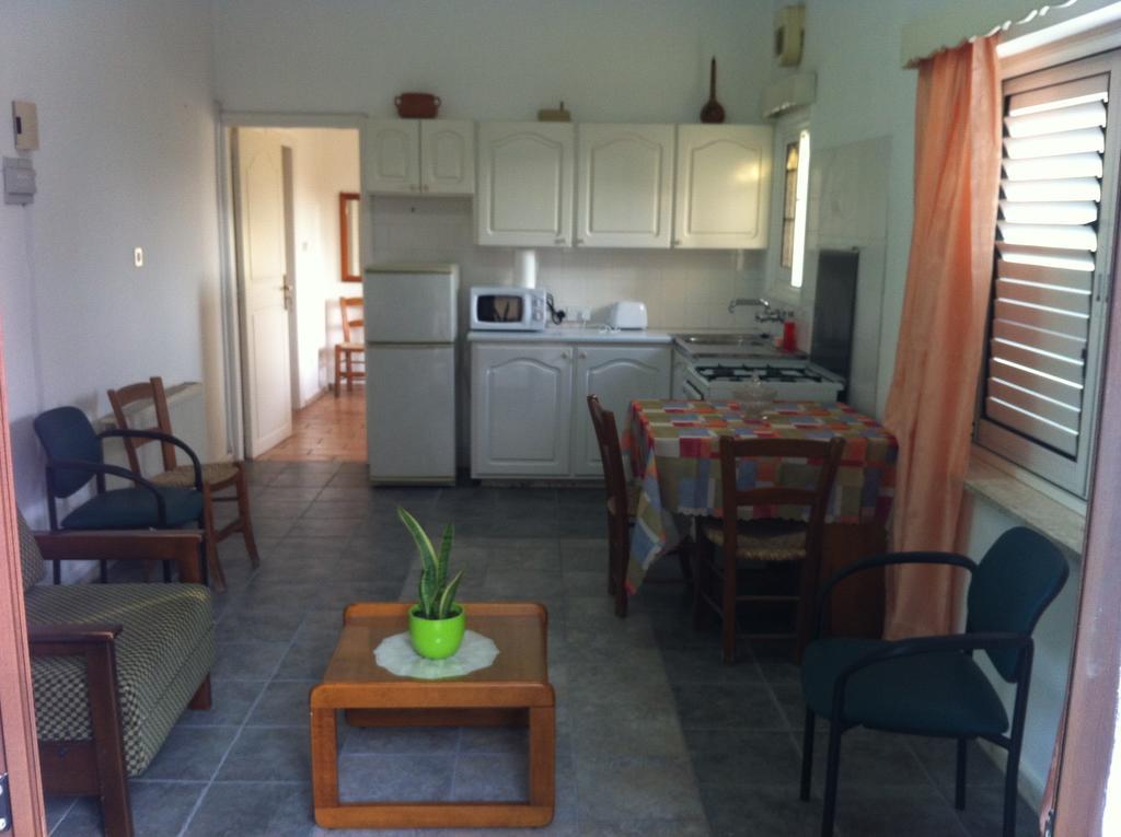 Valentinos House Villa Paphos Room photo